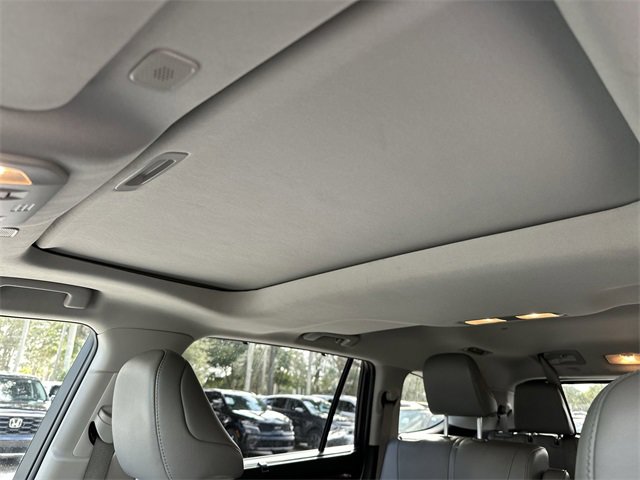 Used 2023 Toyota Highlander Limited image 16