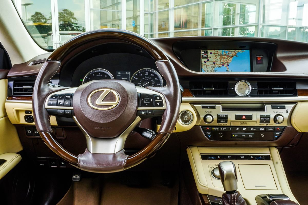 Used 2018 Lexus ES 350 w/ Ultra Luxury Package FWD image 17