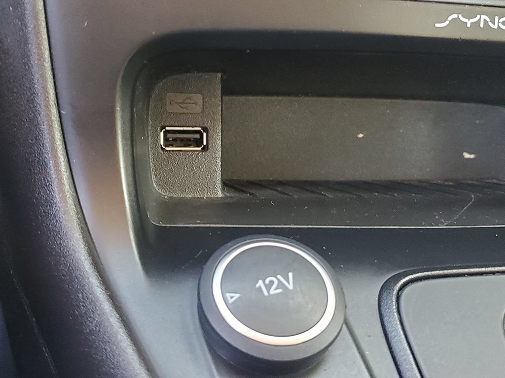 Used 2015 Ford Focus SE w/ SE Cold Weather Package FWD image 23