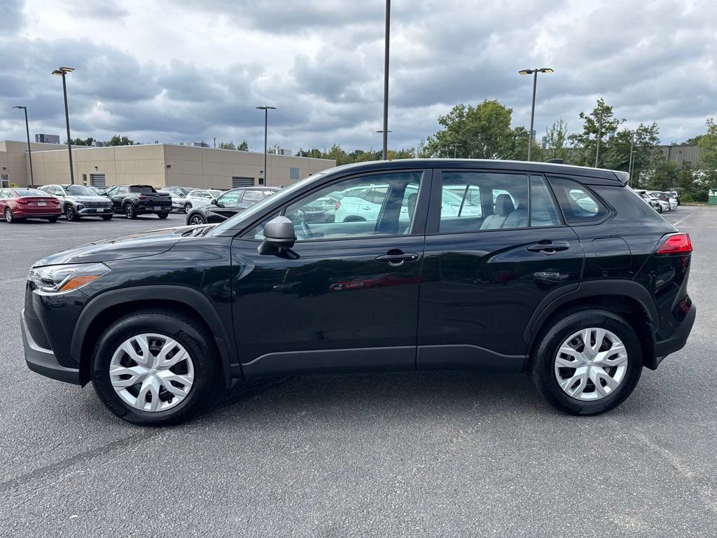 Used 2025 Toyota Corolla Cross L AWD/4WD image 3