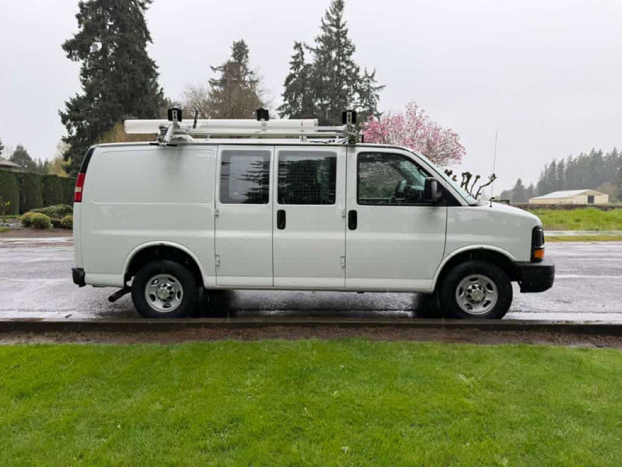 Used 2013 Chevrolet Express 2500 image 6