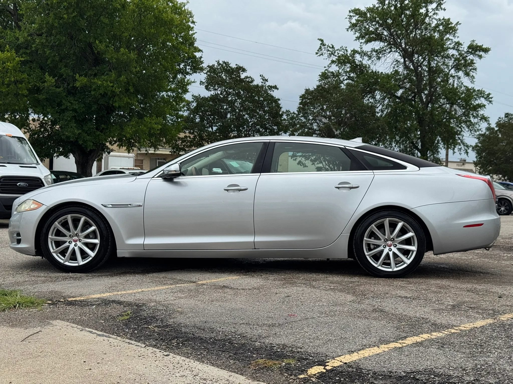 Used 2014 Jaguar XJ L Portfolio RWD image 3