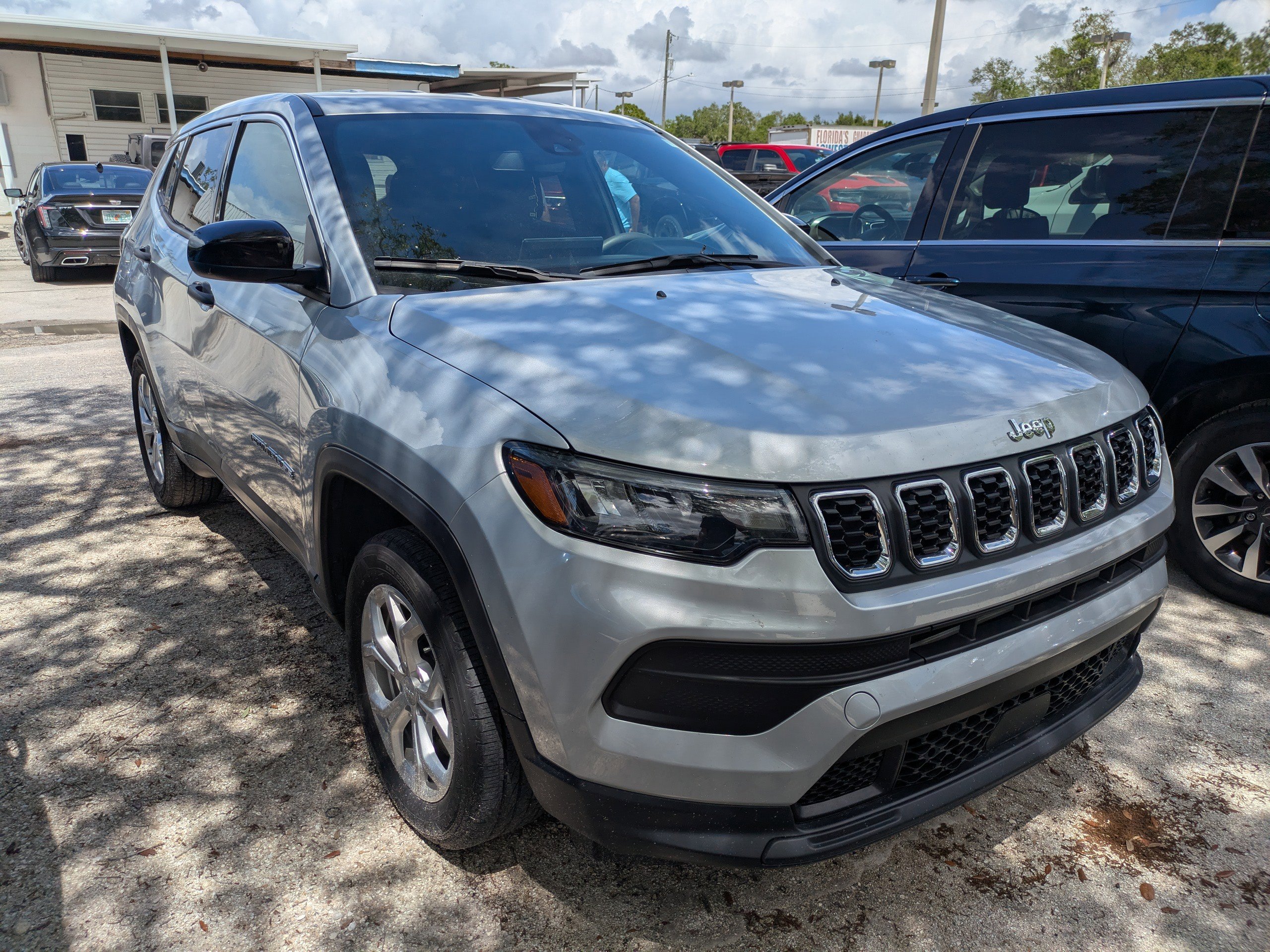 Used 2024 Jeep Compass Sport image 2