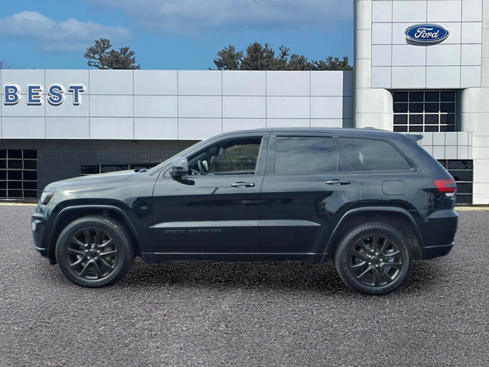 Used 2017 Jeep Grand Cherokee Altitude AWD/4WD image 2