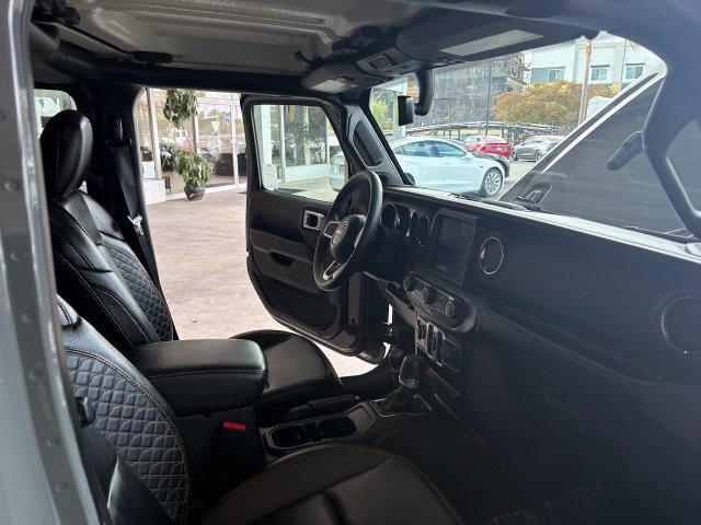 Used 2023 Jeep Wrangler Unlimited Sahara AWD/4WD image 27