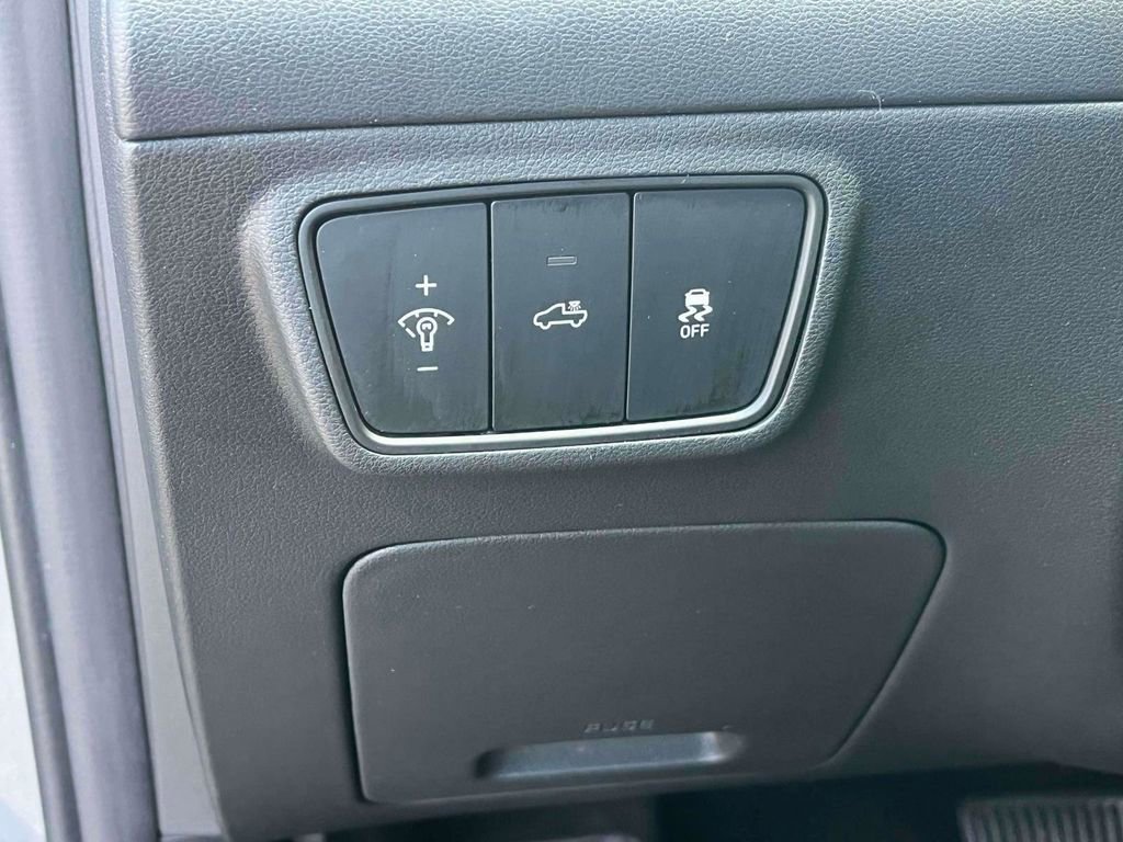 Used 2022 Hyundai Santa Cruz Limited image 17