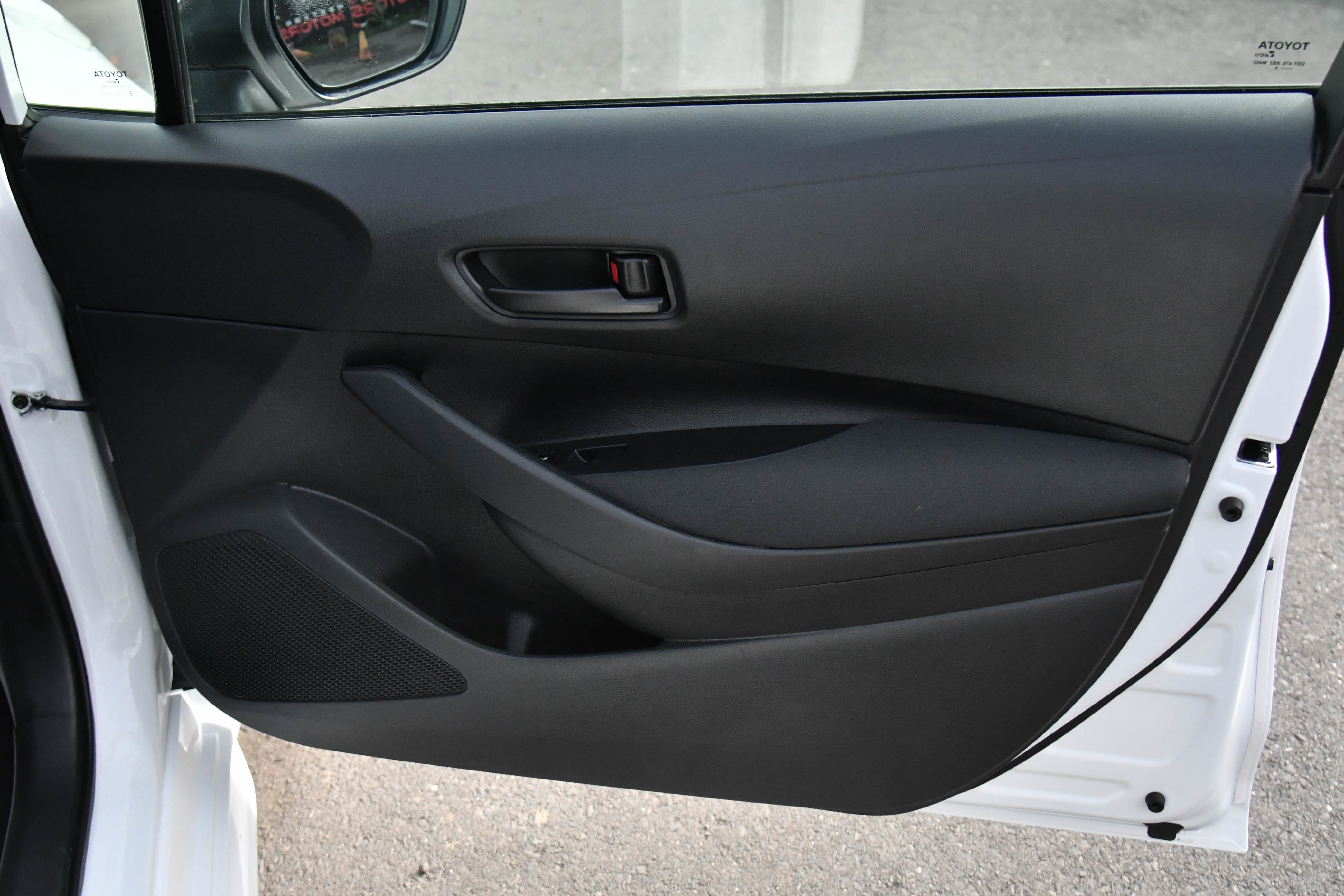 Used 2025 Toyota Corolla LE image 40