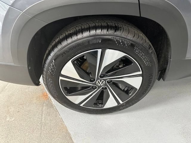 Used 2025 Volkswagen Taos SE AWD/4WD image 19