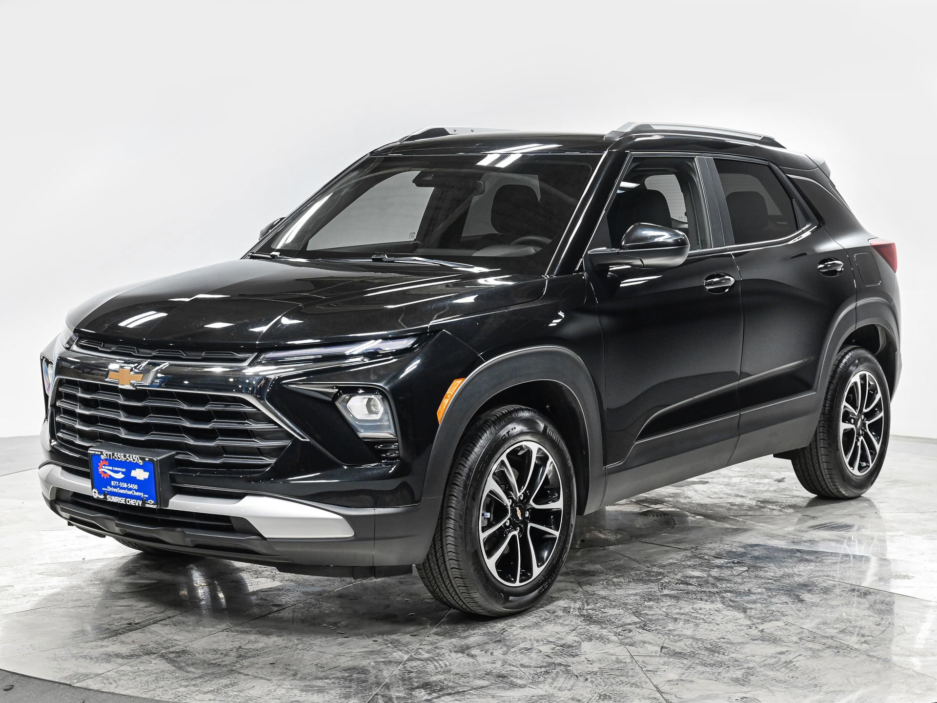 Used 2025 Chevrolet TrailBlazer LT w/ Convenience Package AWD/4WD image 1