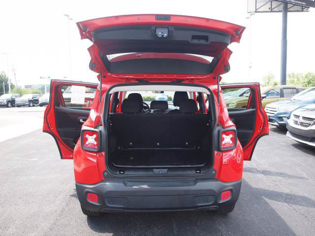 Used 2017 Jeep Renegade Latitude AWD/4WD image 5