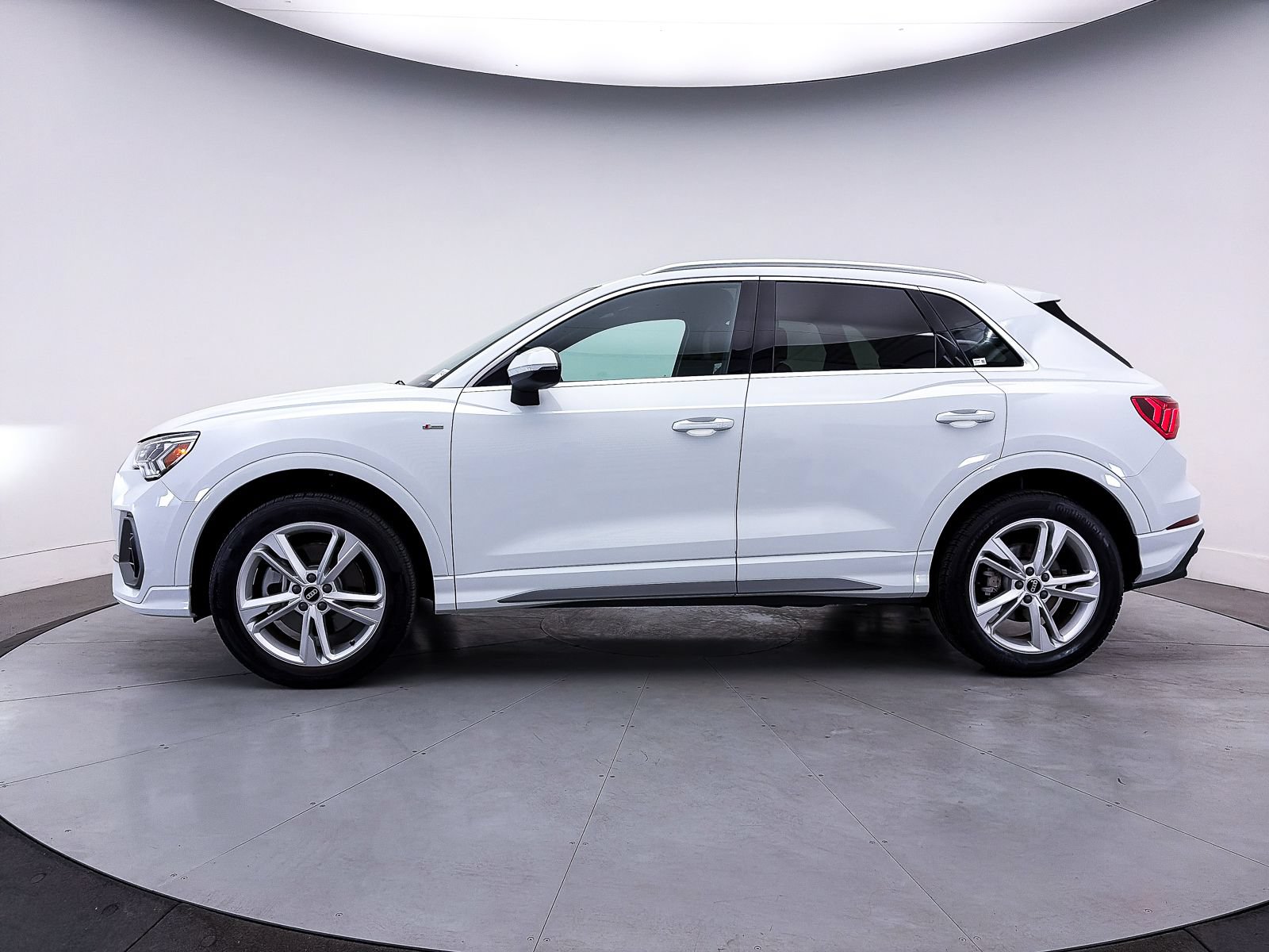 Used 2023 Audi Q3 2.0T Premium w/ Convenience Package AWD/4WD image 42