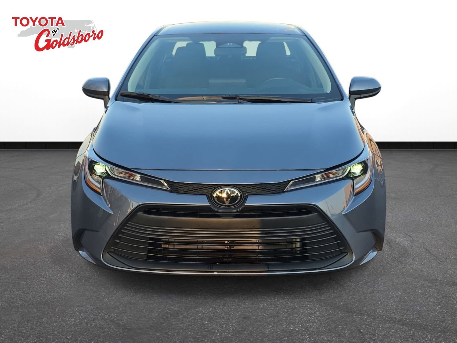 Used 2025 Toyota Corolla LE image 2