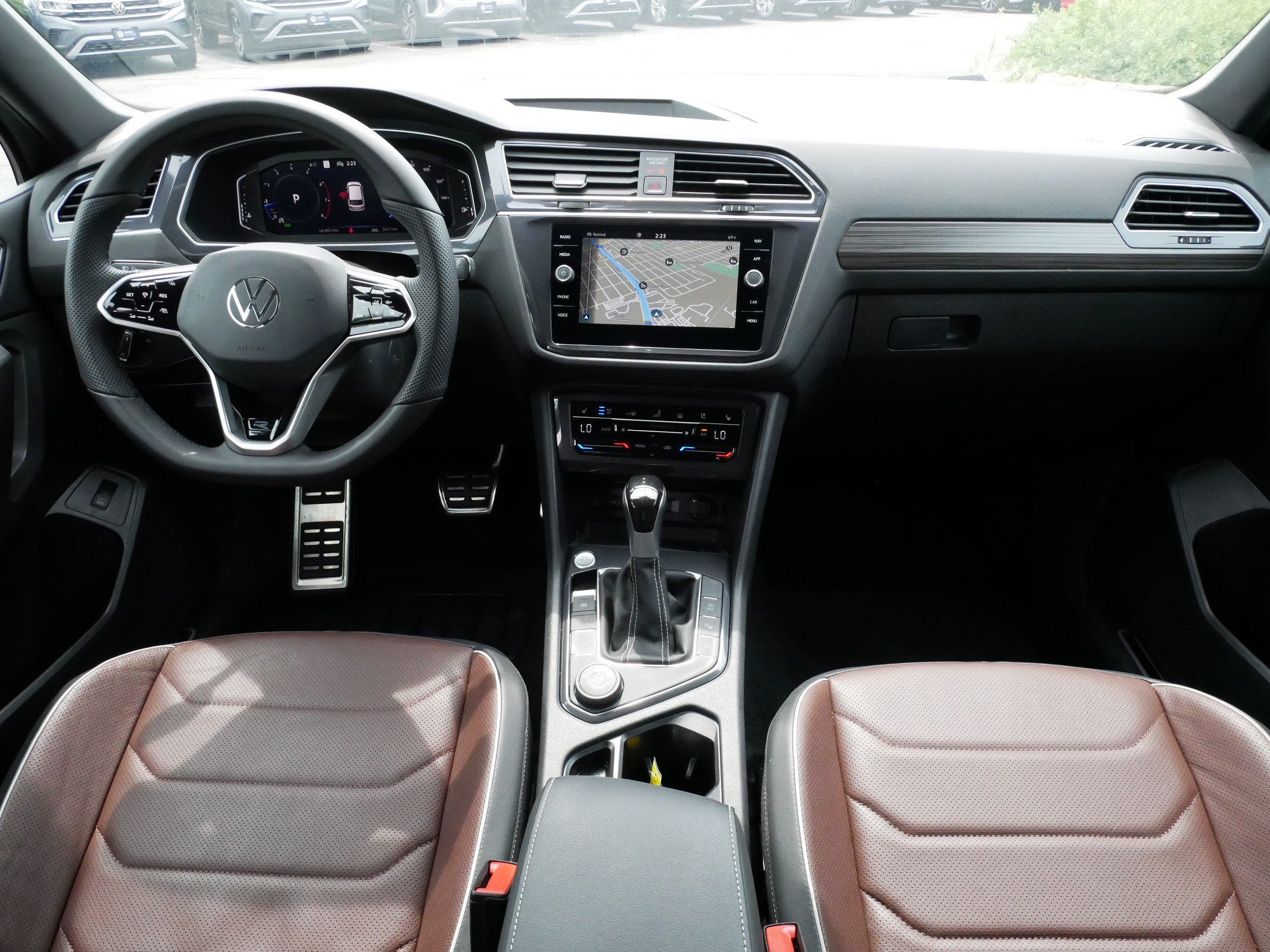 Certified 2024 Volkswagen Tiguan SEL R-Line w/ MDO Package, Two-Row AWD/4WD image 10