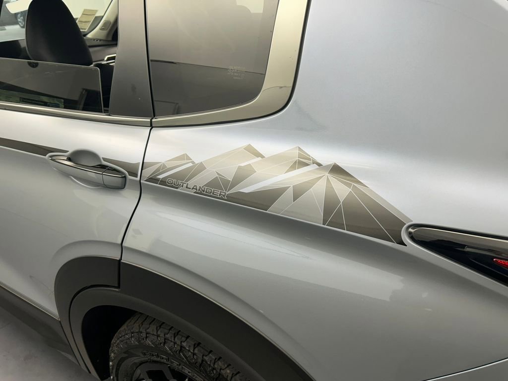 New 2025 Mitsubishi Outlander AWD image 38