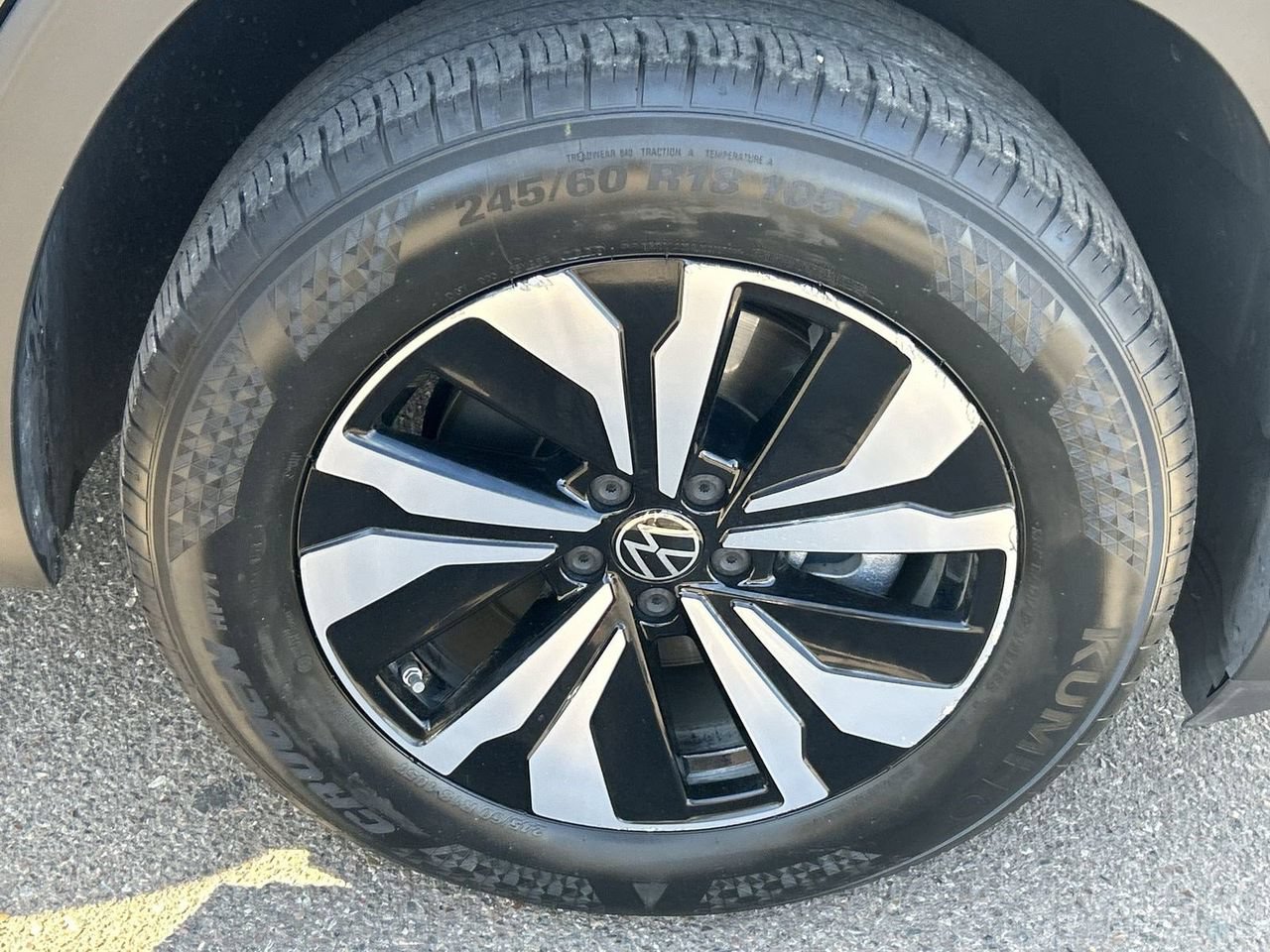 Used 2024 Volkswagen Atlas Cross Sport SE FWD image 7