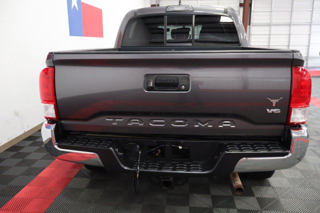 Used 2017 Toyota Tacoma SR5 w/ Tow Package RWD image 20