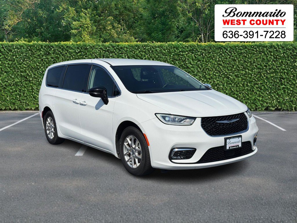 Used 2024 Chrysler Pacifica Touring-L