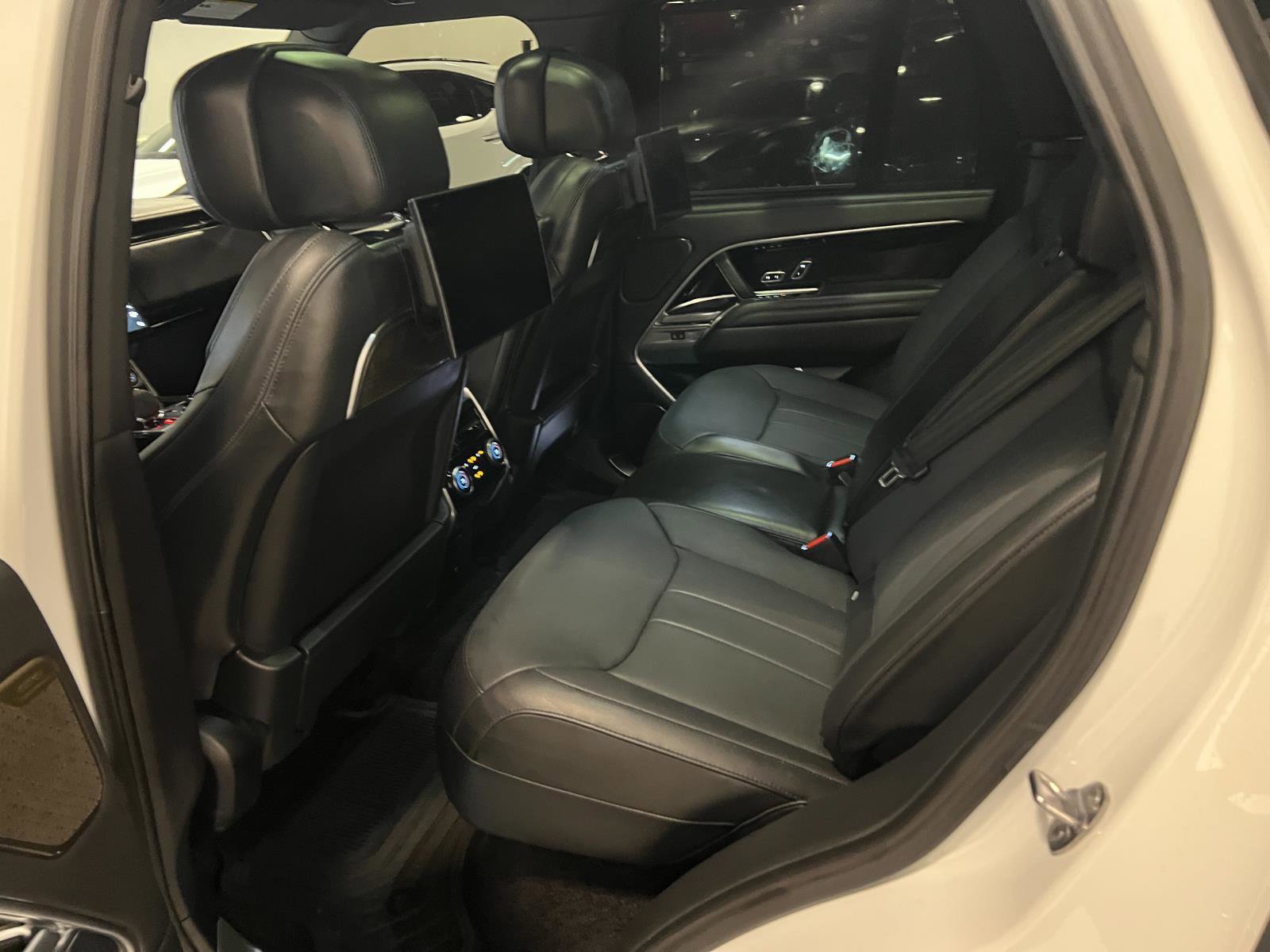Used 2023 Land Rover Range Rover Autobiography AWD/4WD image 30