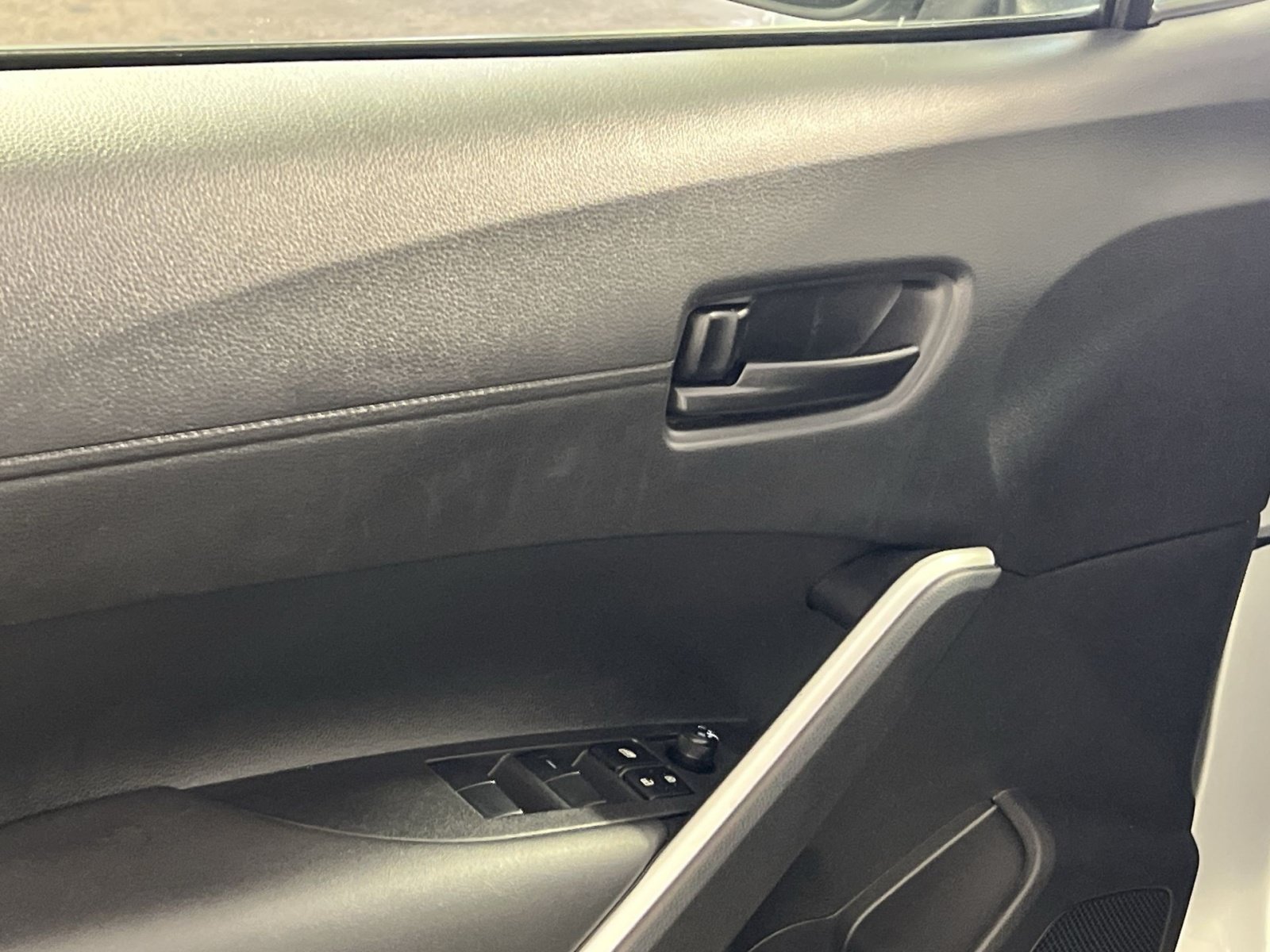 Used 2026 Toyota Corolla Cross LE FWD image 15