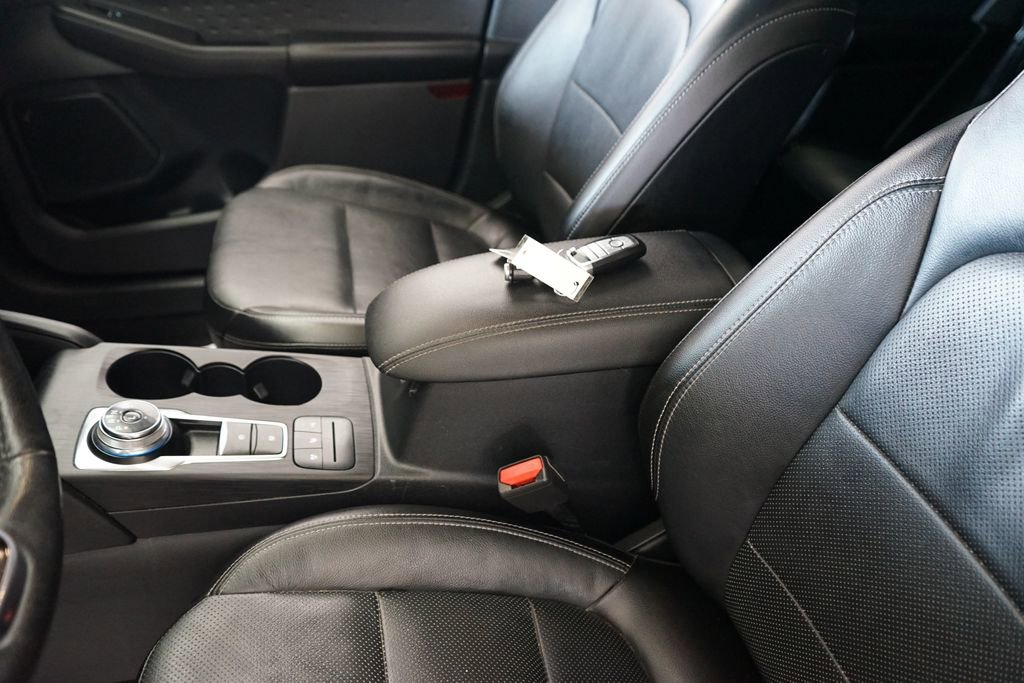 Used 2020 Ford Escape Titanium image 29