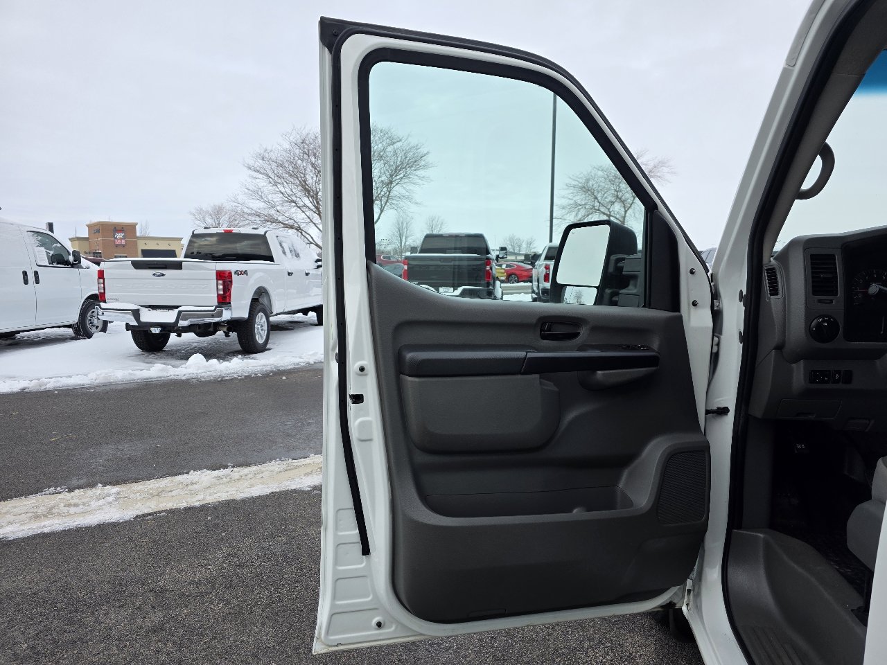 Used 2018 Nissan NV 2500 SV image 2