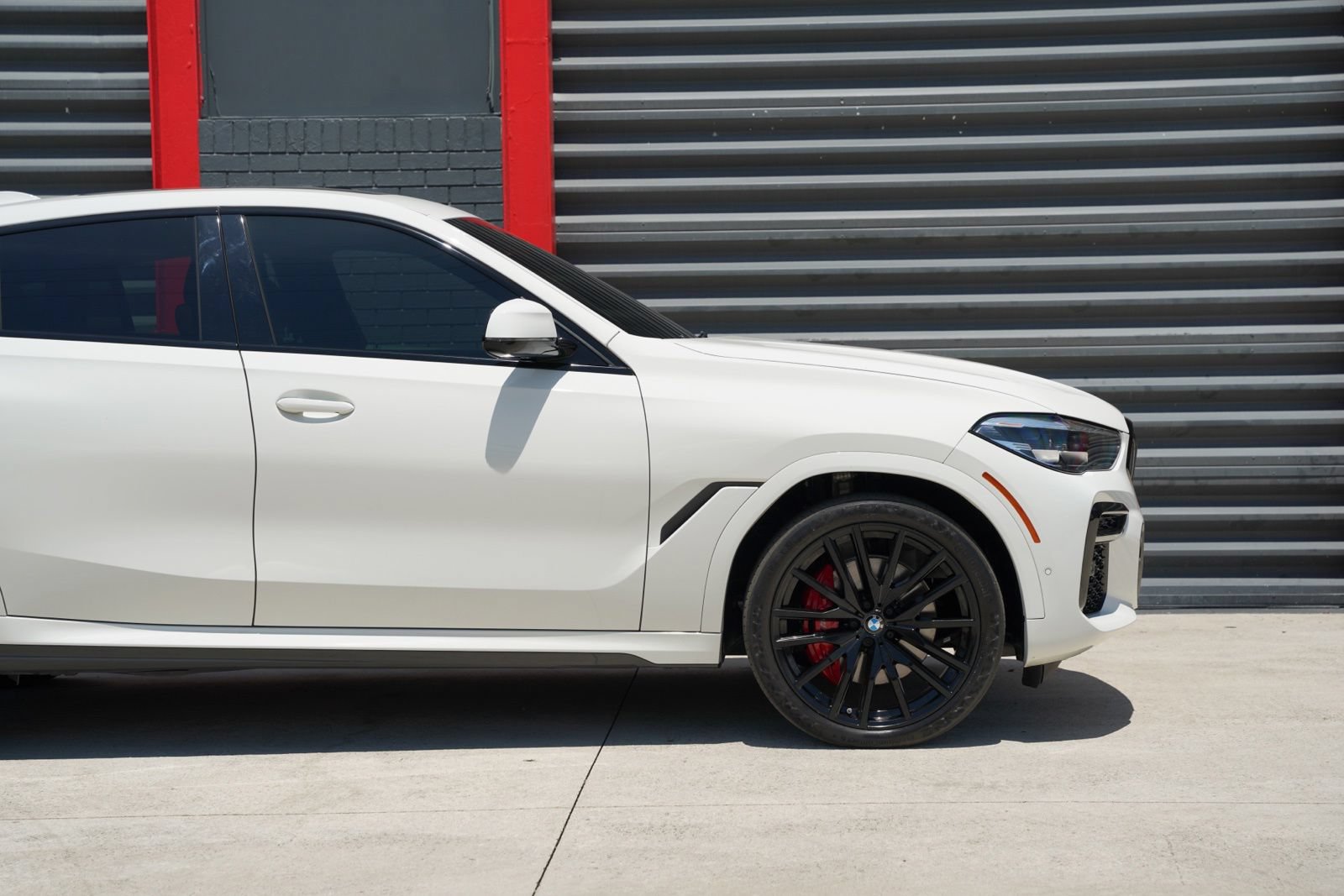 Used 2023 BMW X6 xDrive40i w/ M Sport Package AWD/4WD image 5