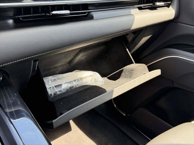 Used 2023 Cadillac Escalade ESV Sport AWD/4WD image 38