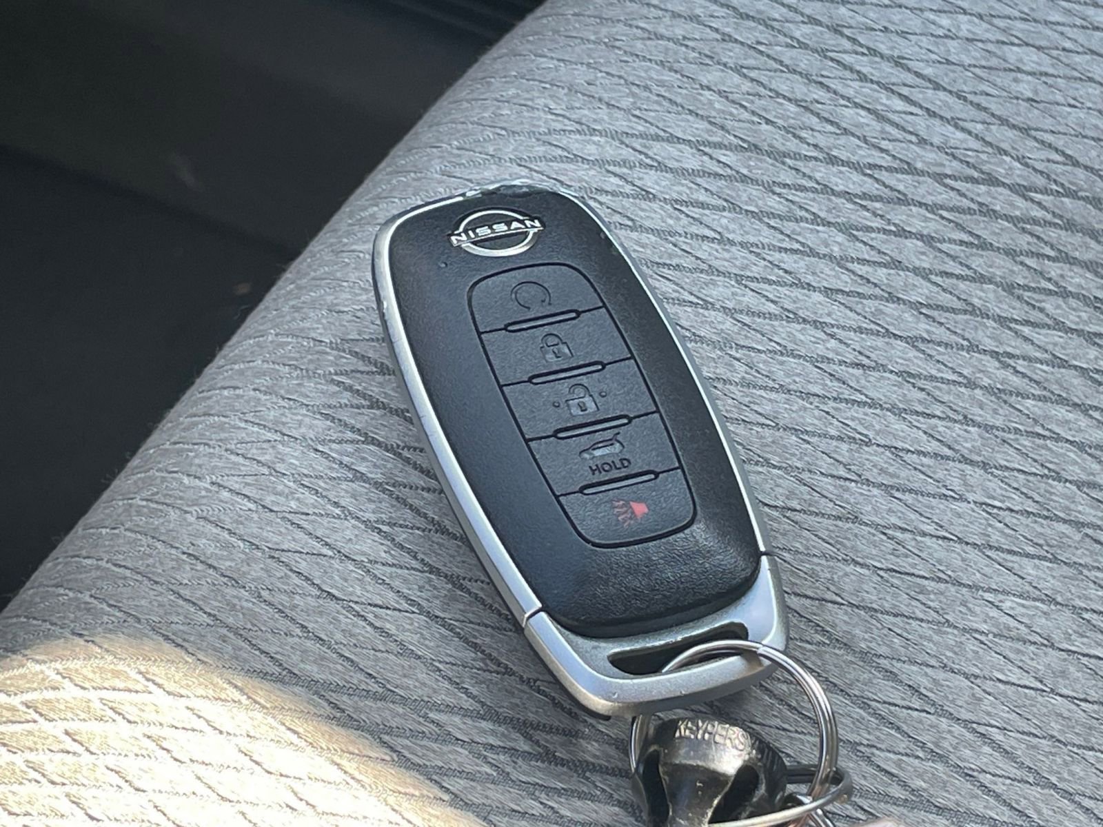 Used 2025 Nissan Rogue SV FWD image 27