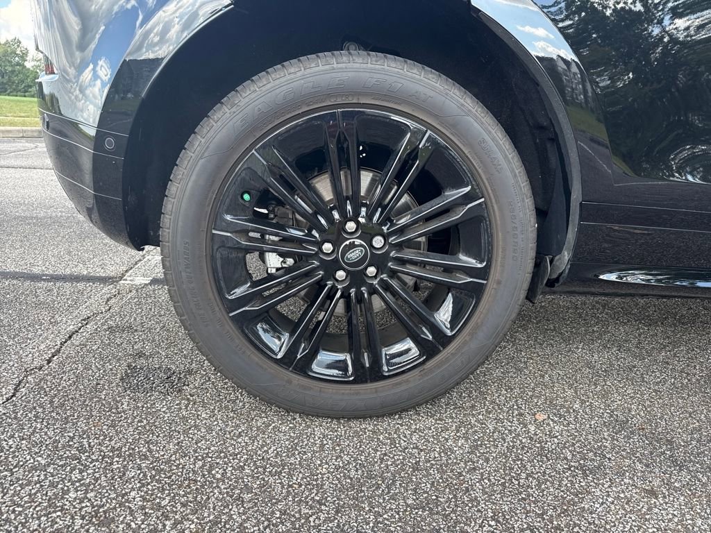 New 2025 Land Rover Range Rover Evoque Dynamic SE image 9