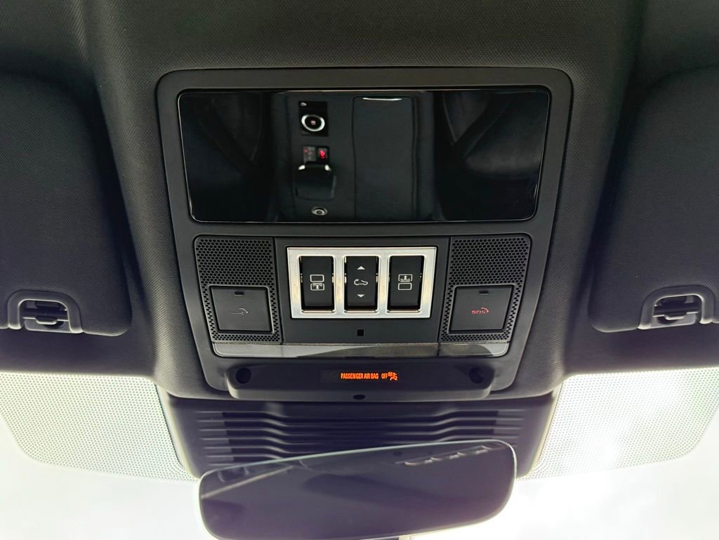 Certified 2025 Land Rover Discovery Dynamic SE AWD/4WD image 28
