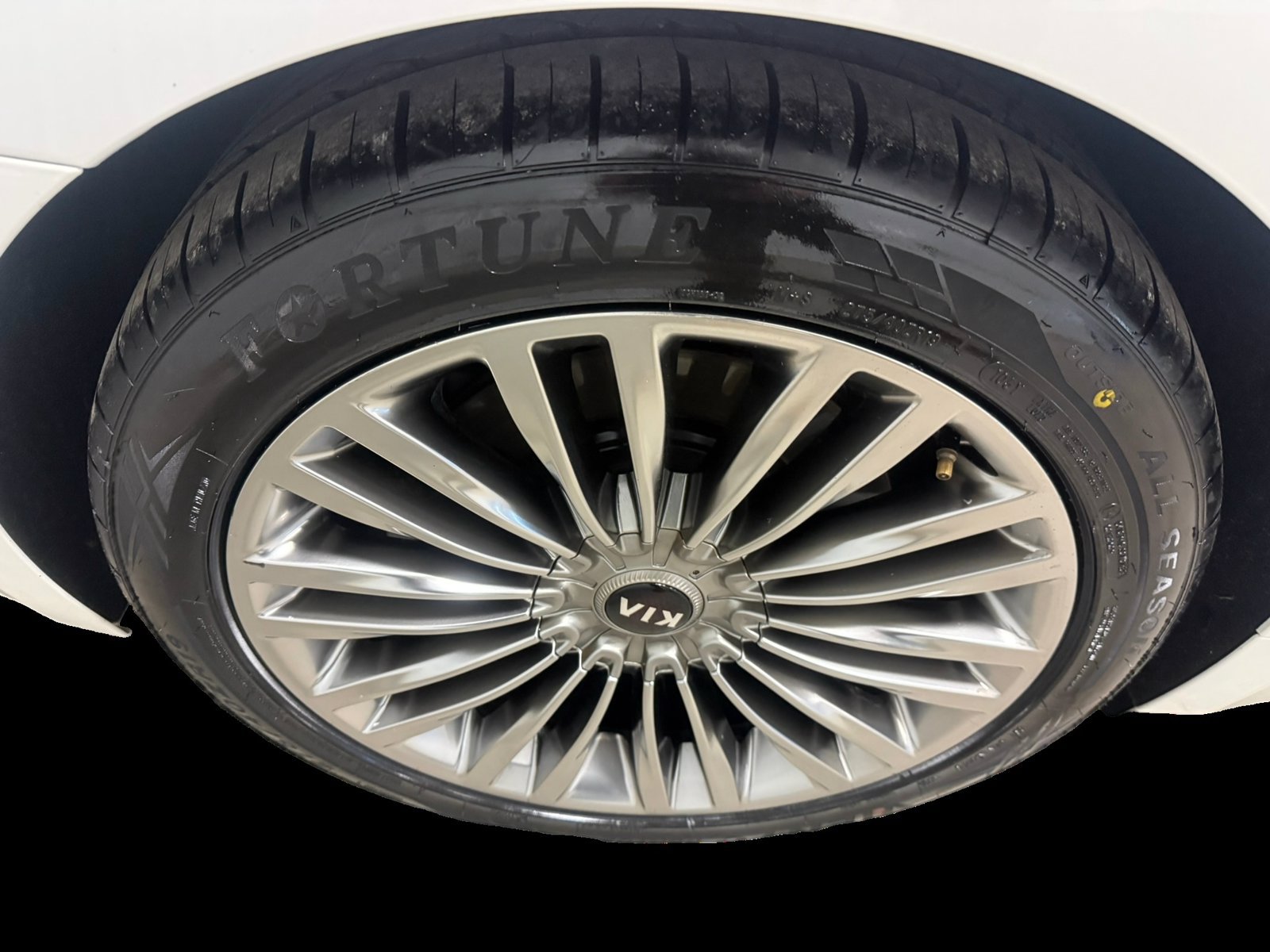 Used 2020 Kia K900 Luxury AWD/4WD image 15