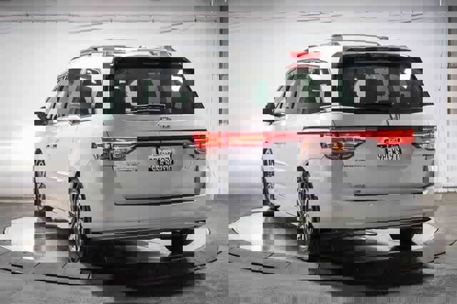 Used 2016 Honda Odyssey Touring Elite image 2