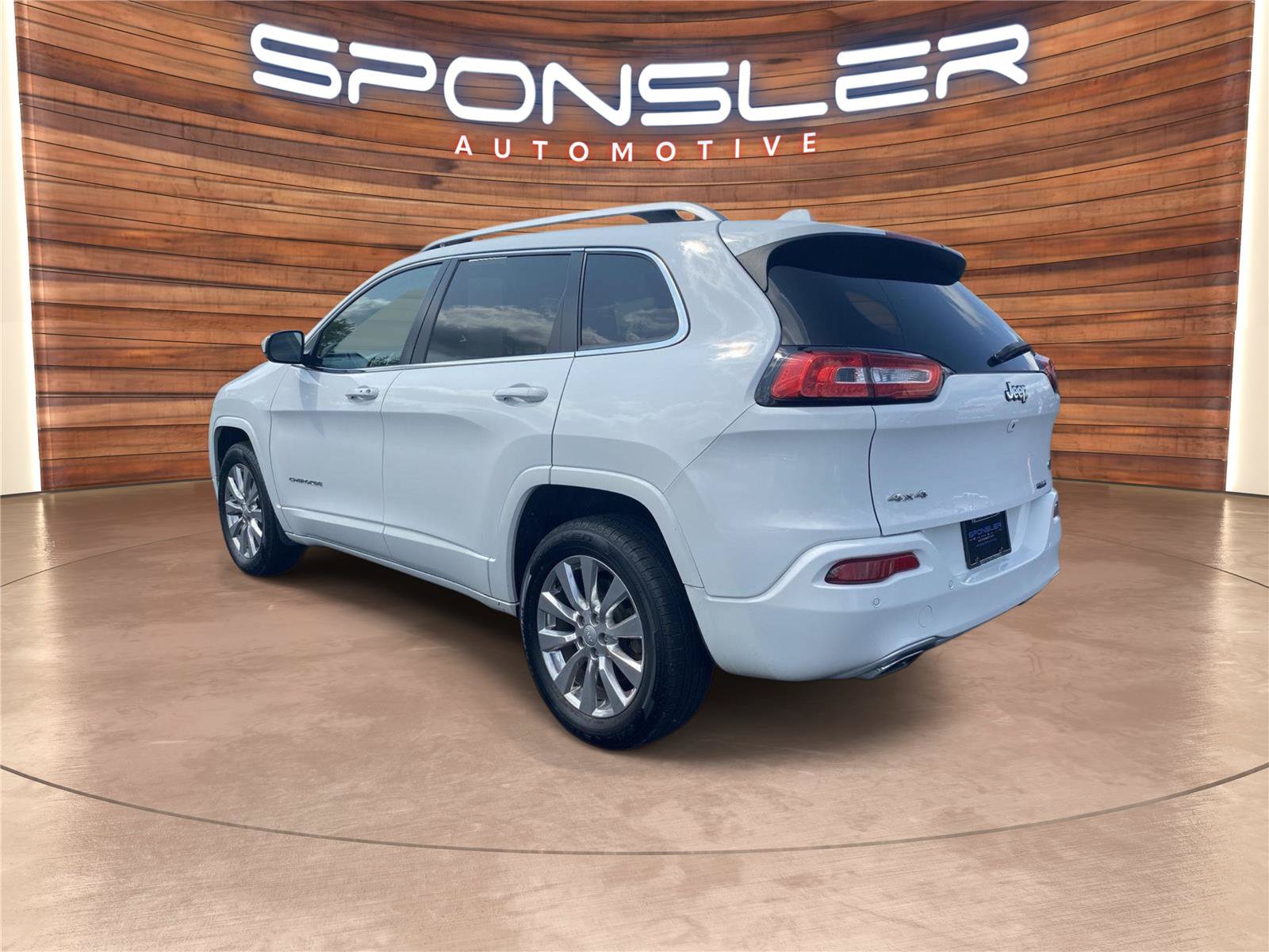 Used 2018 Jeep Cherokee Overland AWD/4WD image 3