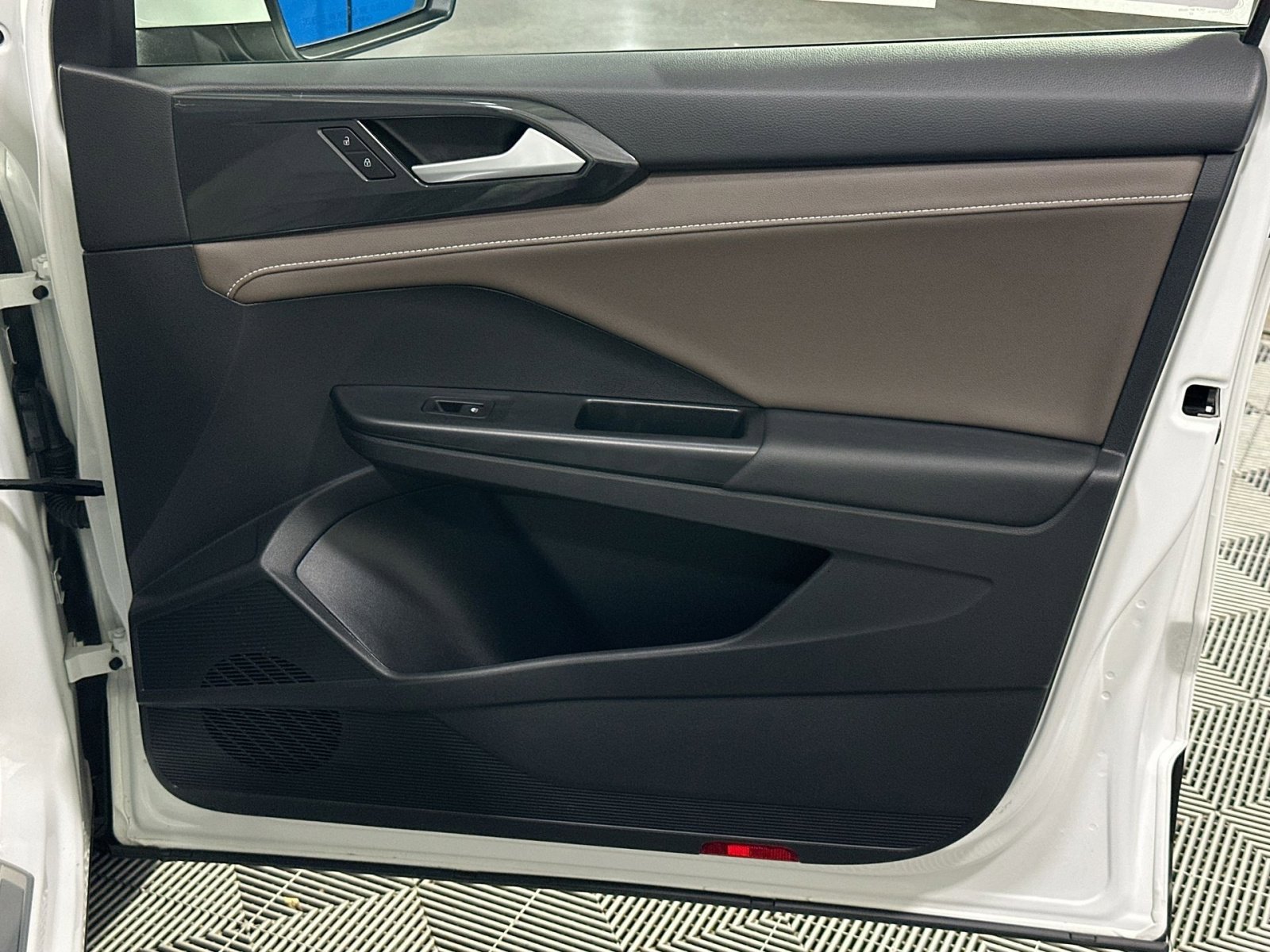 Used 2022 Volkswagen Taos SEL image 40