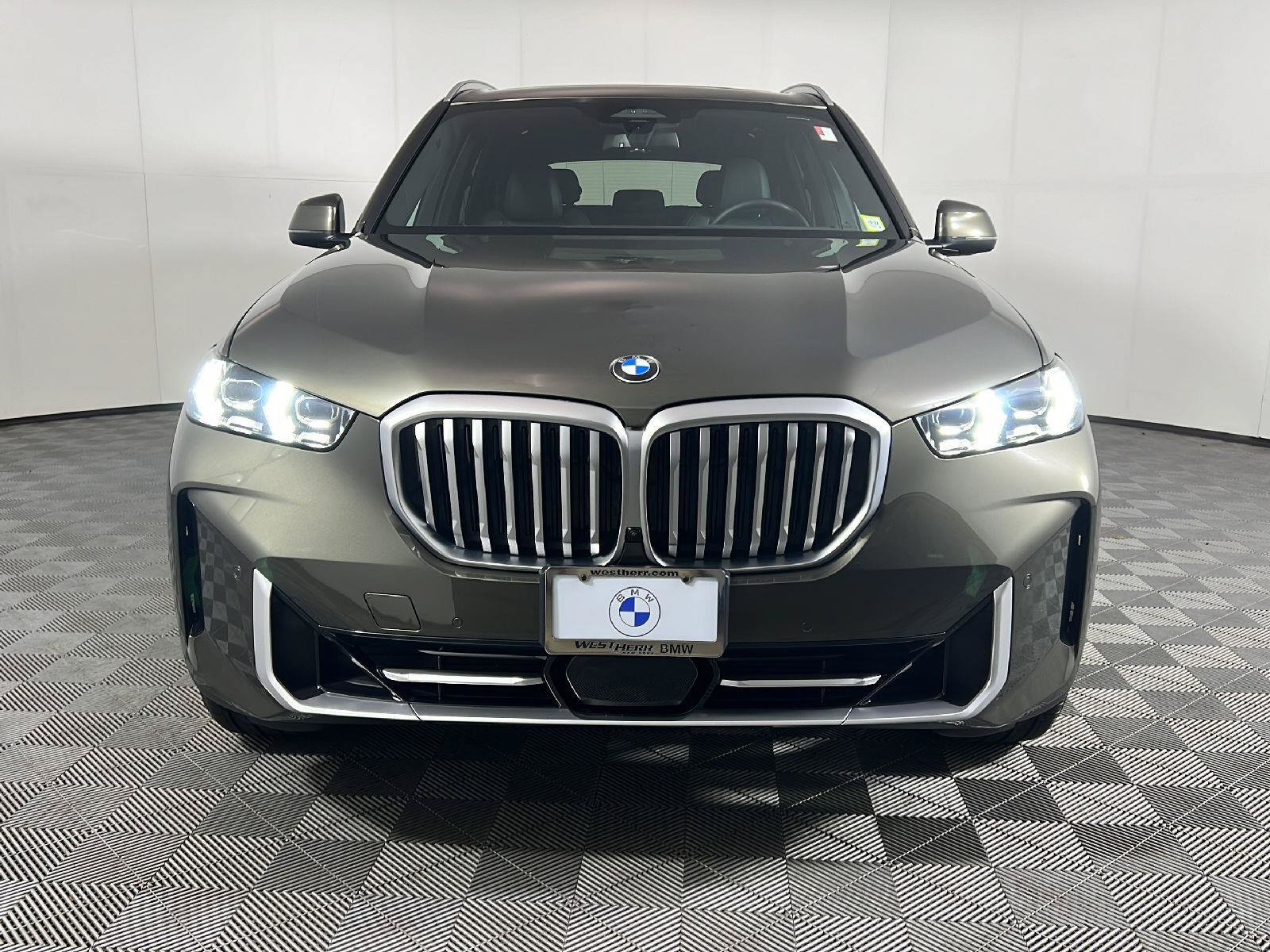Used 2025 BMW X5 xDrive40i w/ Premium Package AWD/4WD image 13