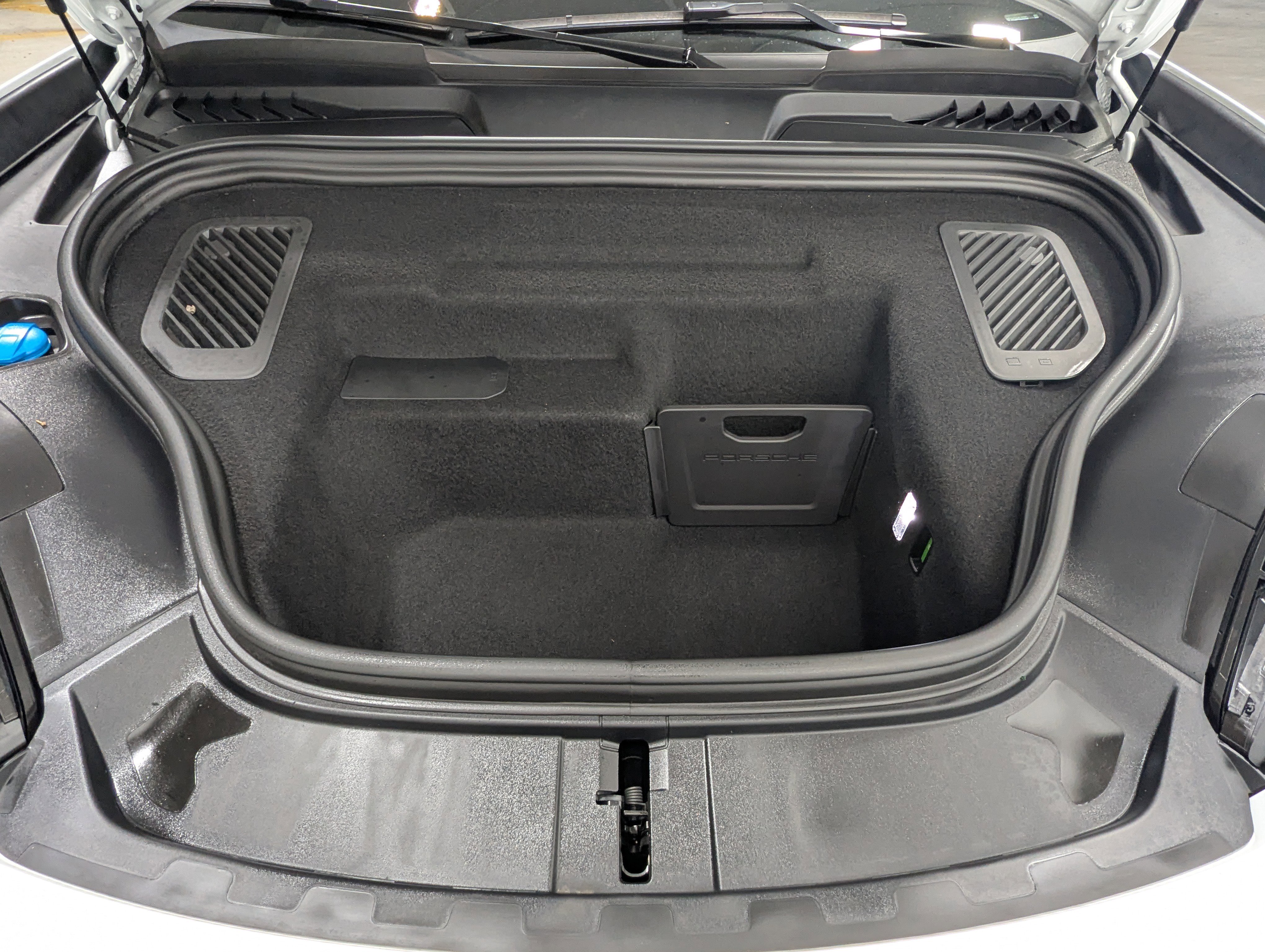 Certified 2025 Porsche Macan 4 Electric image 19