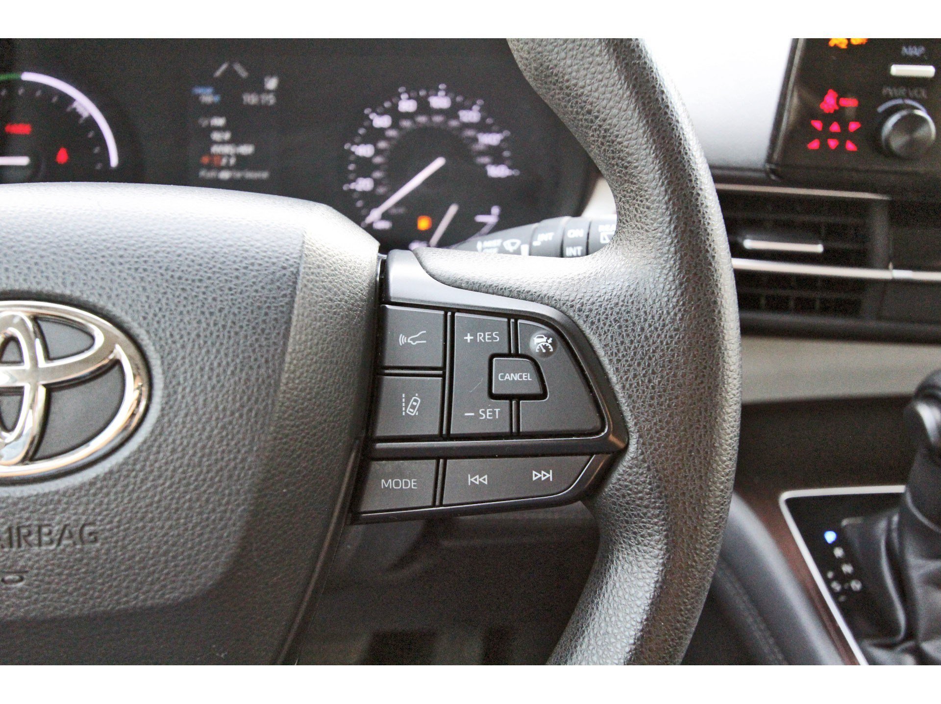 Used 2022 Toyota Sienna LE FWD image 22