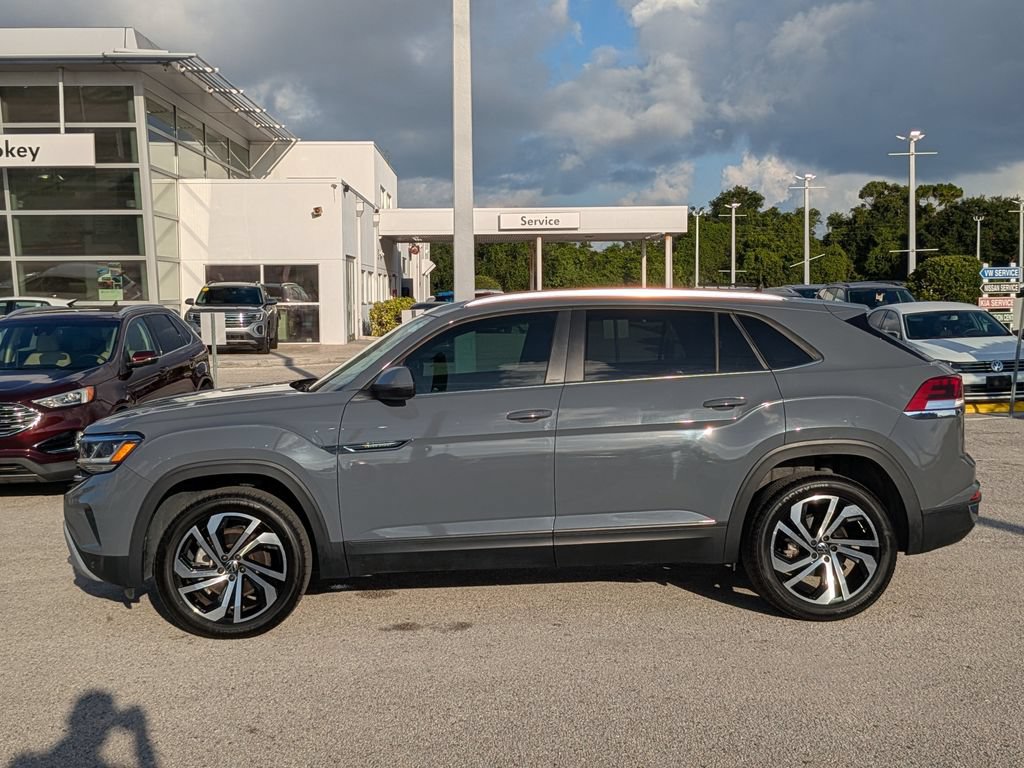 Certified 2023 Volkswagen Atlas Cross Sport SE w/ Panoramic Sunroof Package FWD image 3