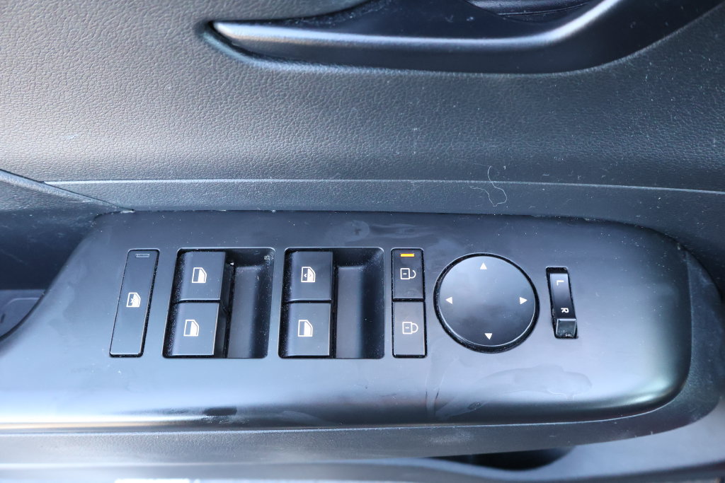 Used 2025 Hyundai Kona SEL AWD/4WD image 12