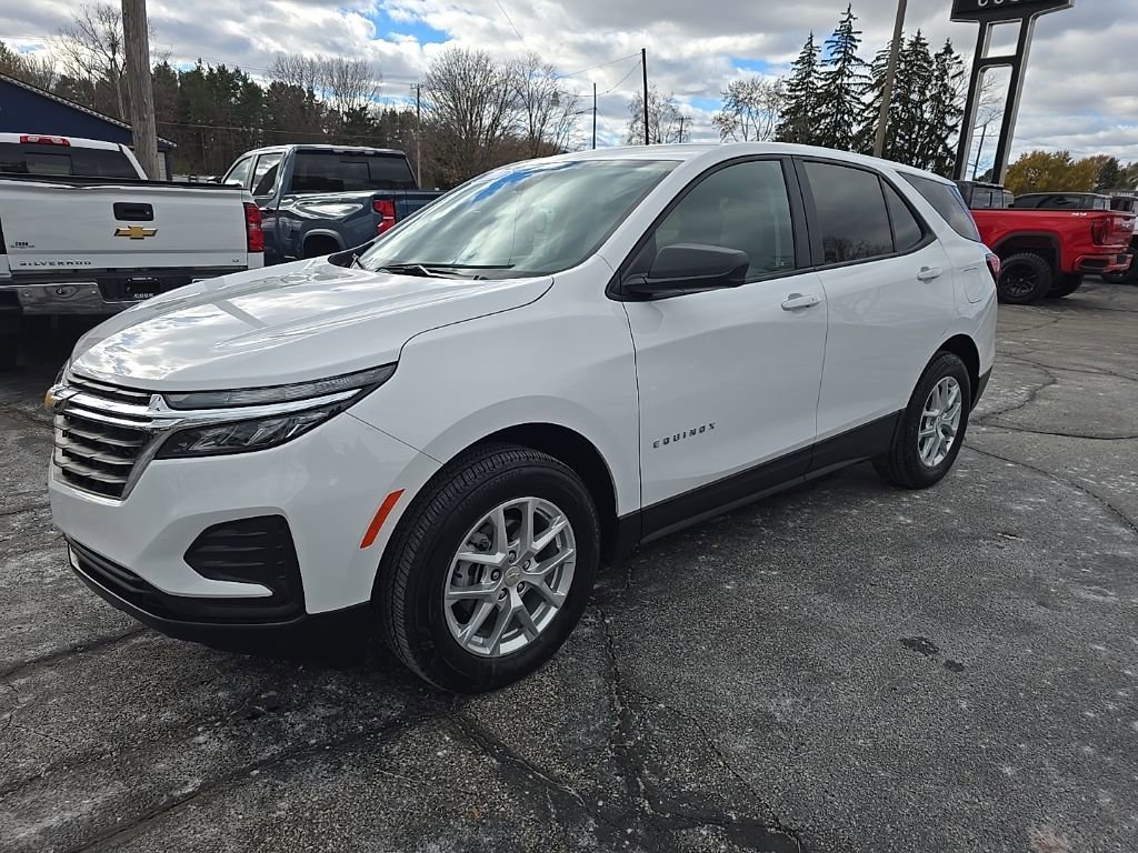 Used 2024 Chevrolet Equinox LS w/ LS Convenience Package image 2