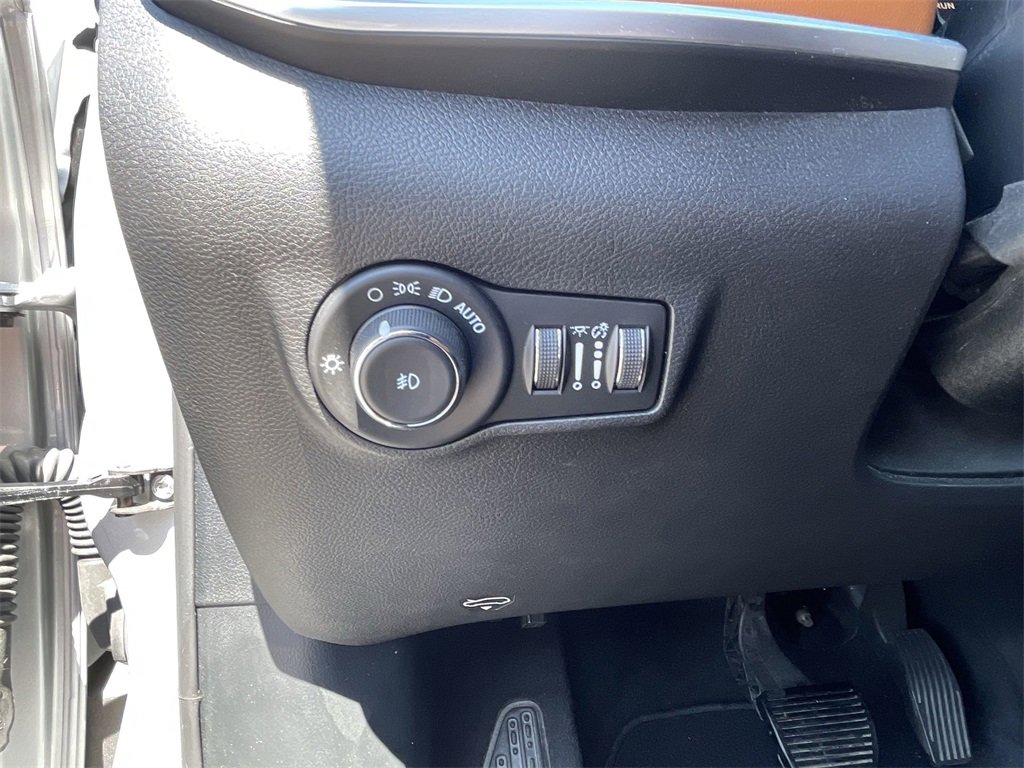 Used 2024 Jeep Compass Limited image 19