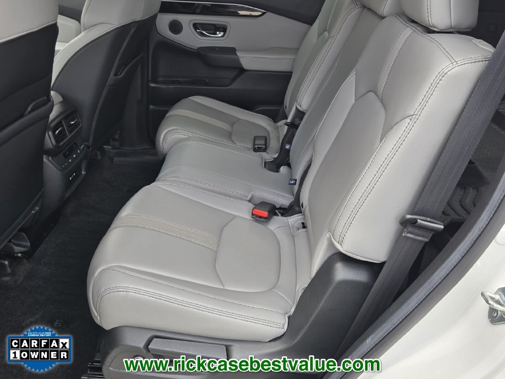 Used 2024 Honda Pilot Touring image 11