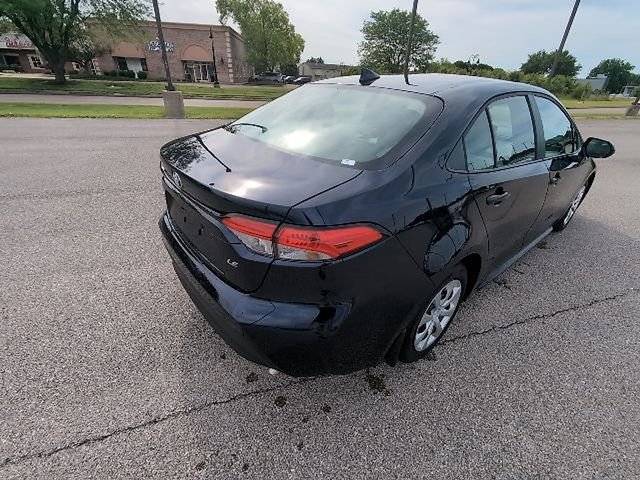 Used 2025 Toyota Corolla LE FWD image 5