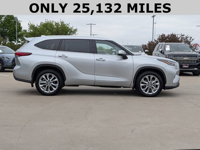 Used 2023 Toyota Highlander Limited image 4