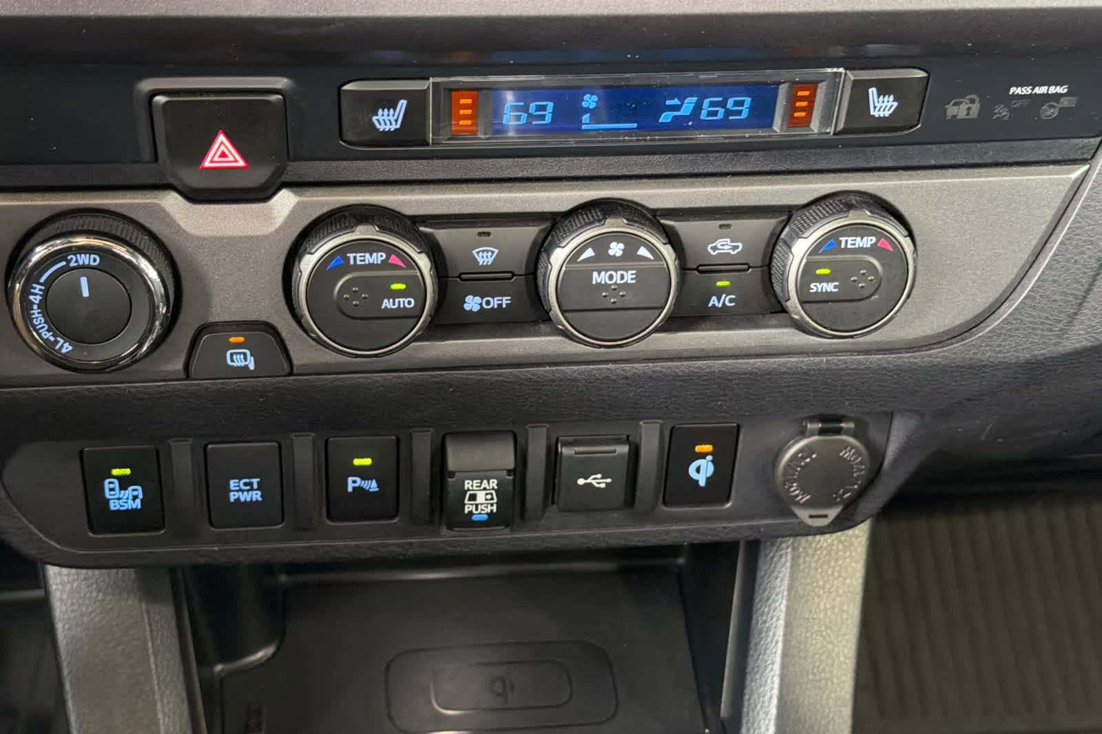 Used 2020 Toyota Tacoma TRD Sport w/ TRD Premium Sport Package image 22