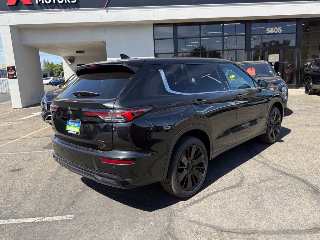 New 2026 Mitsubishi Outlander LE FWD image 12