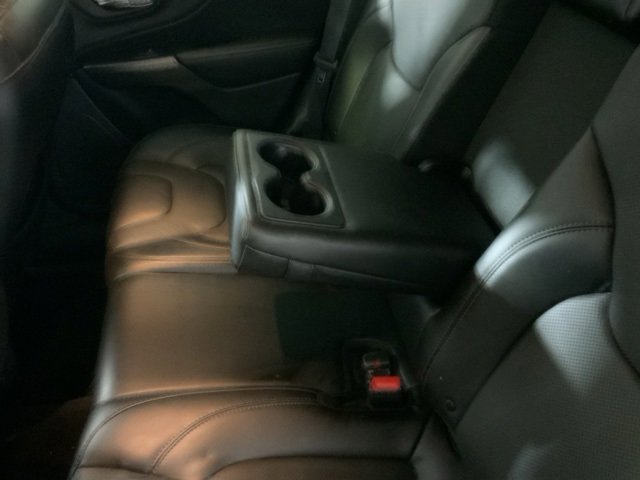 Used 2019 Jeep Cherokee Limited image 23