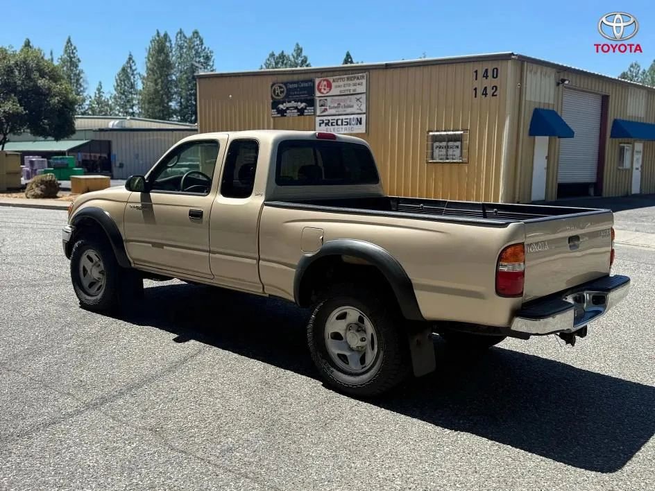 Used 2004 Toyota Tacoma PreRunner image 8