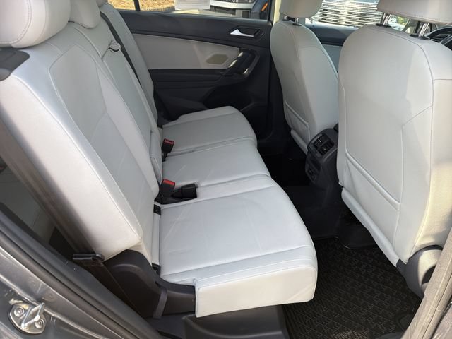 Used 2019 Volkswagen Tiguan SEL w/ 3rd Row Seat Package AWD/4WD image 17