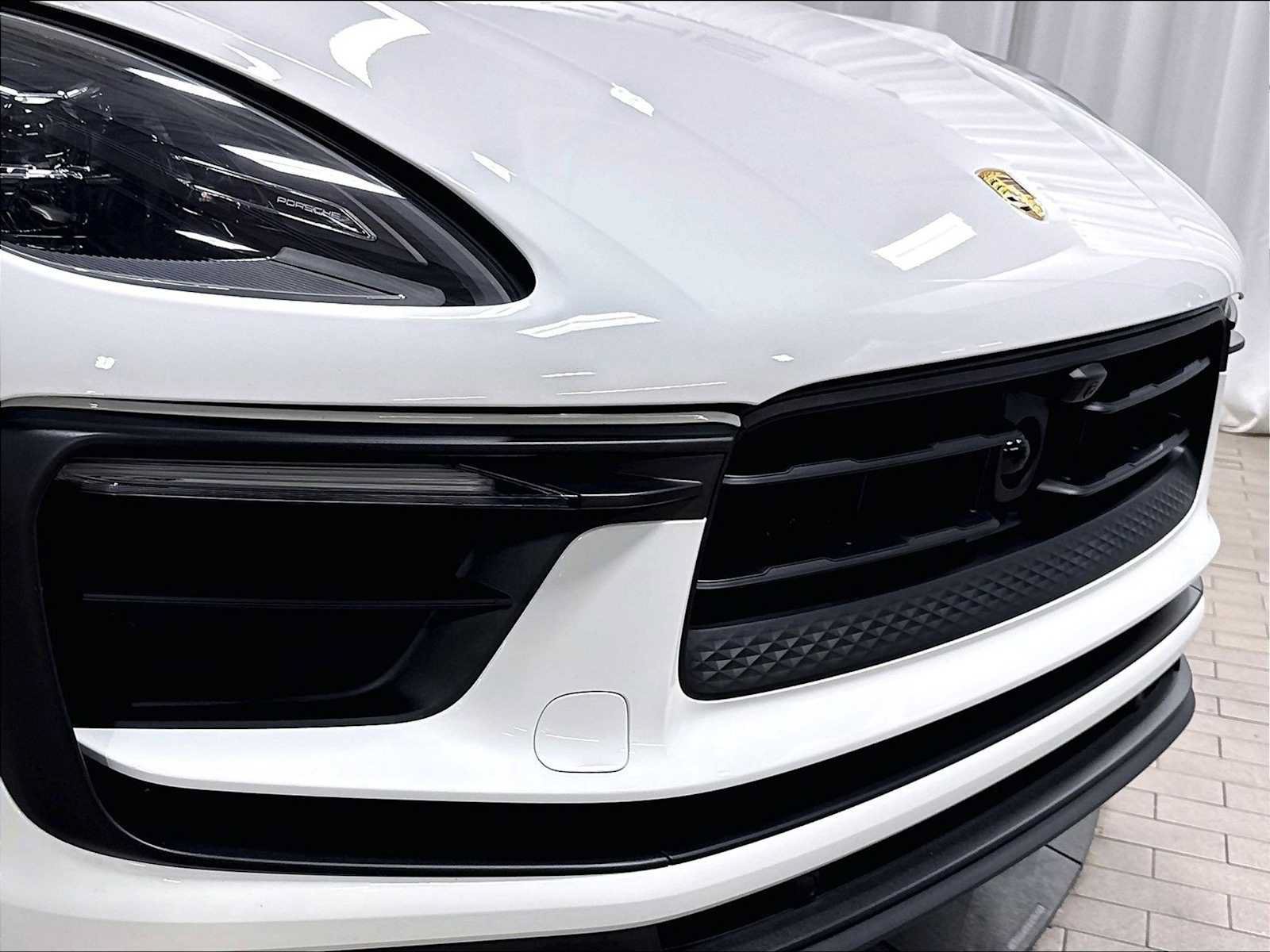 Used 2026 Porsche Macan AWD/4WD image 32